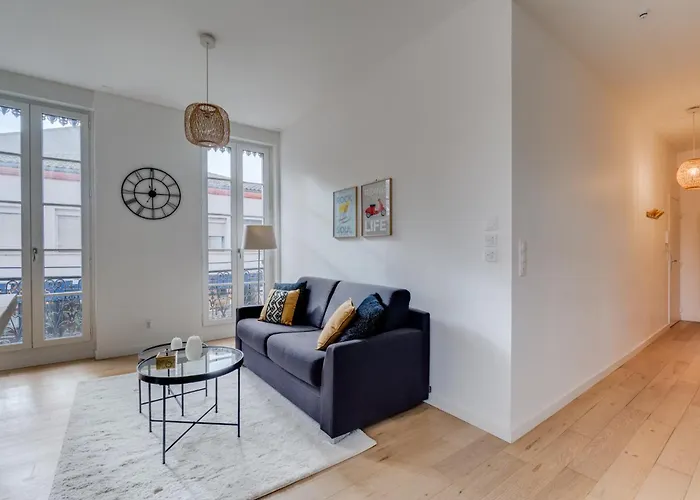 Studio Chic Et Lumineux, Garage, Wifi, Clim